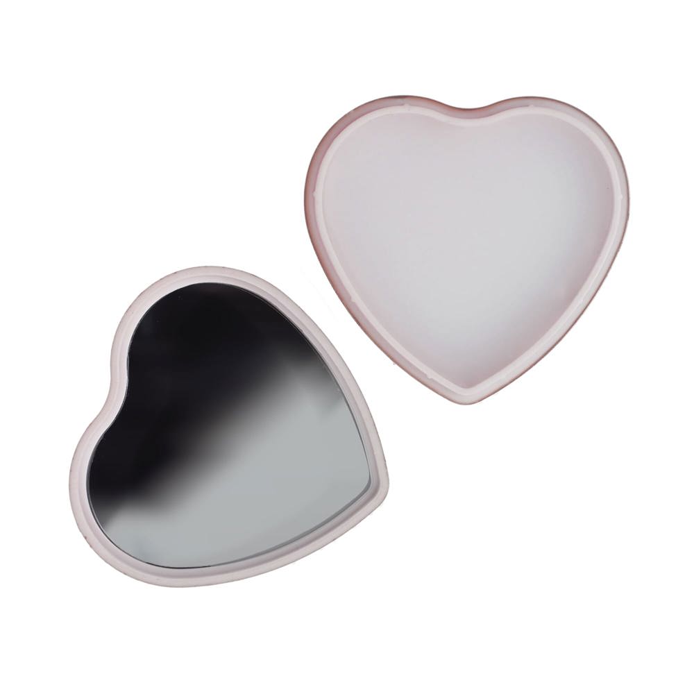 Platte metallic lippenbalsem in hartvorm