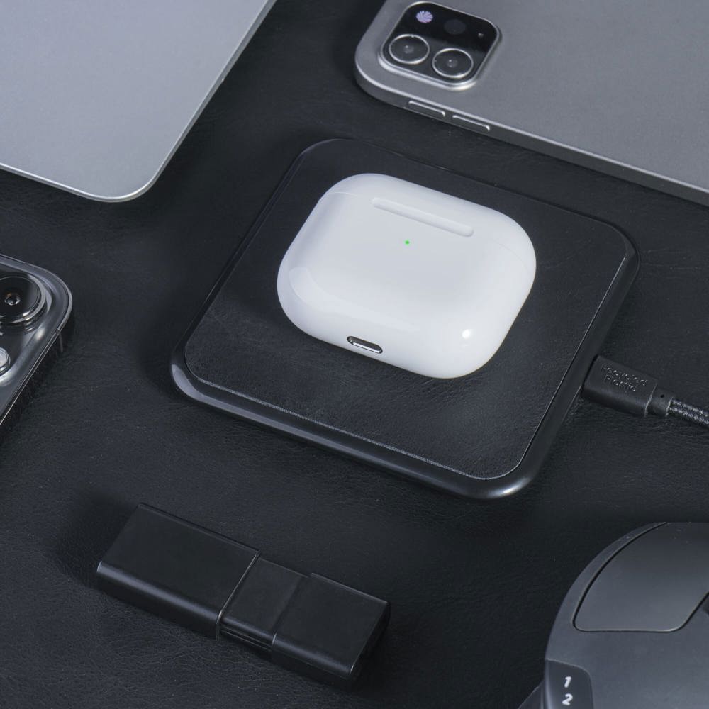 2259 | Xoopar Iné Wireless Fast Charger - Recycled Leather 15W